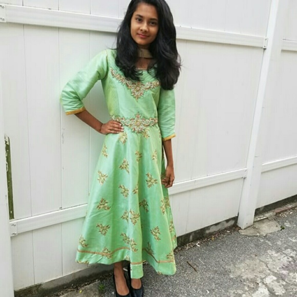 Dress - Picture 2 of 5